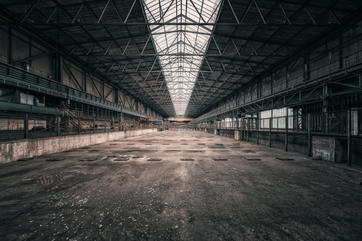 An empty industrial hall with skylights, before fit-out